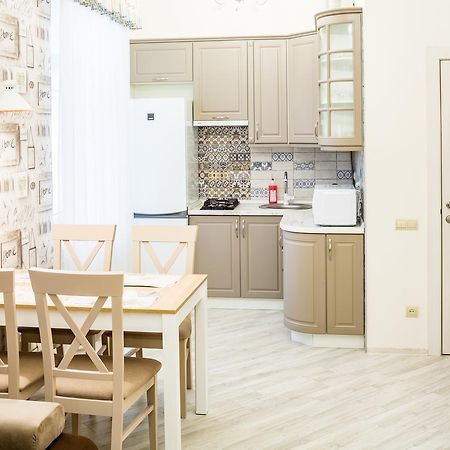 Leogrand Vip Apartments On Udatnogo 4 Lviv Exteriör bild