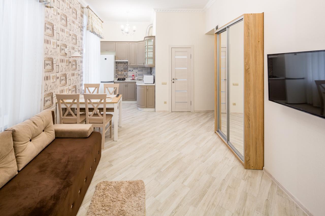 Leogrand Vip Apartments On Udatnogo 4 Lviv Exteriör bild